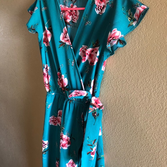 Women’s Dress - Picture 3 of 7